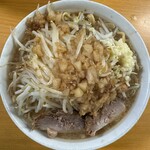 ラーメン荘 歴史を刻め - 小ラーメン（200g）ニンニク野菜マシカラメ少なめ