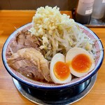 ラーメンビリー - 味玉ラーメン（野菜とニンニク多め）