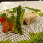 ステーキ池田 - スズキのポワレ バジルソース（アップ）