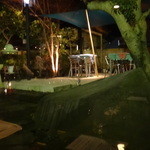 ステーキ池田 - バーカウンターからの眺め。テラス席もあるようです。