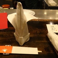 ステーキ池田 - テーブルセット。元日のため、祝い箸に。