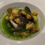 French Restaurant Plaisir - サゴシとホタテやツブ貝を揚げたもののバジルソース