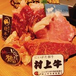 新潟肉と海鮮・50種の地酒 つるまる - 石焼新潟御肉の食べ比べ