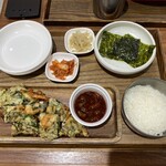 Shijan - 海鮮チヂミ、韓国定食セット(キムチ、ナムル、海苔、ご飯)
