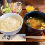 米寿 - なごみ御膳 一段目 ご飯 (岩手県産 金色の風)・味噌汁・ミニサラダ