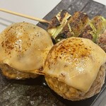 Yataiya Hakata Gekijou - チーズつくね（税込275円）アスパラ巻き（税込220円）