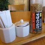 Akagi An - テーブルに用意がある調味料などの１部