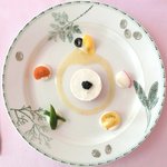 EMU - リヨン 2100円 のノルウェー産サーモンのお菓子仕立て 柚子胡椒風味のドレッシング
