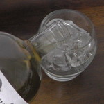 松の泉酒造 お食事処 - グラスに注いでみました。
