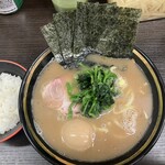 横濱家系ラーメン 勝鬨家 - ラーメン並 味玉