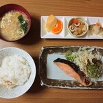 Katei Ryouria Jisai - 日替りランチ（焼魚定食・紅鮭）