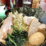 豚骨醤油ラーメン 王道家 - 