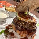 Luxe Burgers & Sunny'S Table - 