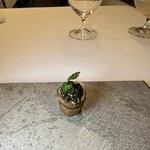 ラ・トゥーエル - ❷蕎麦粉のブリニ、キャビア、燻製クリーム。