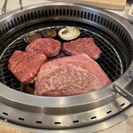 黒毛和牛食べ放題Z - 4枚で焼き網のいっぱい