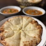 インド料理専門店 マサラ・マスター - チーズナン