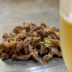 山本まんぼ - アテの「ずりひもポン酢風味」
            あっさりしてて、食感もよくビールがすすむ(^O^)❒’’