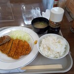 てんてこまい - とんかつ定食にハンバーグトッピングで600円