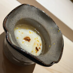 くるますし - 茶碗蒸し。置かれた瞬間、濃い柚子の香りがふわっと。グラタン感のある濃厚さなんだけどあっさり。