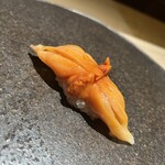 くるますし - 赤貝の地物は12月解禁3月終了ですごく少量とのこと。こりっこり、なんだけど柔らかい。殻付きで寝かして水分を抜いているとのこと。