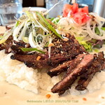 LOUIS PRIMA - 【和風ステーキプレート 白髪ねぎとガーリック（土佐醤油で）】1,580円（込）肉増し分＋α