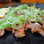 居酒屋くろ兵衛 - 豚タン鉄板焼き