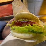 腸詰屋 - パン付ソーセージ　400円　ソーセージはバリアンタハーブ