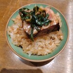 焼うお いし川 - 大トロを焼いて寿司飯に乗せます