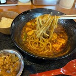 中華食堂 まー坊 - 【味噌麻婆麺定食　930円】麺リフト