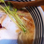 らーめん どんぐり - らーめん表面２