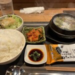 KOREAN DINING LEE - オンマのテールスープ定食 1000円