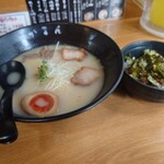 かまん - 牛骨ラーメンとミニ焼豚丼のセット