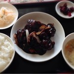 加納食堂 - 黒酢入り 真っ黒酢豚定食（870円）