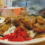 中華料理 揚子江 - カツカレー(￥850)。厚いカツ！
