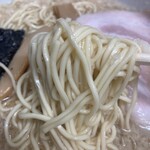 Itijouryugankojuuichidaime - ストレート細麺ですが
                        独特の堅さと食感がありますわ