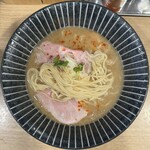 鶏に恋した日 - 平打ちストレート中細麺