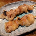 Dekansho - 焼き鳥（鳥モモ）1本　125円　（2本より）