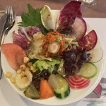 ビストロ ピエール - 20種類以上の野菜のサラダ