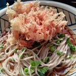 鐘庵 - 桜えびかき揚げ蕎麦　冷　８９０円