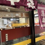 Shuurai - 店内を覗くと、やっぱご年輩多め