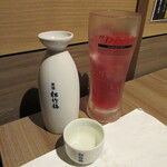 馬ともつ鍋 うまかっちゃ - 【熱燗】＆【巨峰ぶどうサワー】