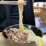 Iinoya - 相方さんの「肉ぶっかけ」もワンパクで美味しそうです！ボリューミー♥️