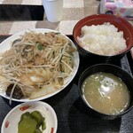 てっぺん食堂 - 料理写真:野菜炒め定食¥880