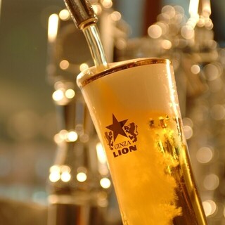 您可以品尝银座狮严选的生啤酒和日本料理。