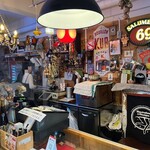 SALUMERIA　69 - アメリカンな店内でカウボーイハットの店主さんが接客してくださいます(^^)