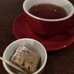レッドペッパー - マロンパウンドケーキ、紅茶