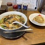 らーめん 麺華 - 料理写真:五目うま煮らーめん　870円+半チャーハン　330円