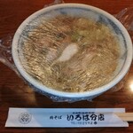 いろは - 料理写真:蓋されているラップは輪ゴムでおさえてあるので、ラップに付いたスープが飛び散らないよう細心の注意を払います。