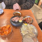 焼肉ホルモン大衆酒場 真 肉焼屋 - 