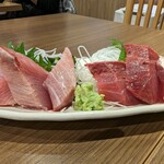 魚がし食堂　中央市場店 - 天然寒ブリ刺し身